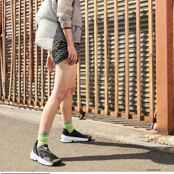 NWT NIKE Go FlyEase Easy On/Off Shoes Black Sz 6 - Picture 14 of 16